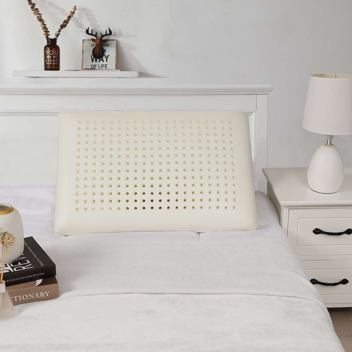 Ventilated memory pillow